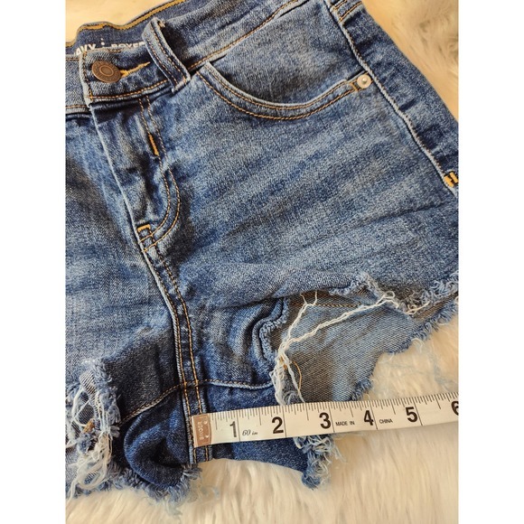 Old Navy Women's Blue Low Rise Cotton‎ Raw Hem Boyfriend Cut Off Shorts Size 0 - Picture 7 of 7